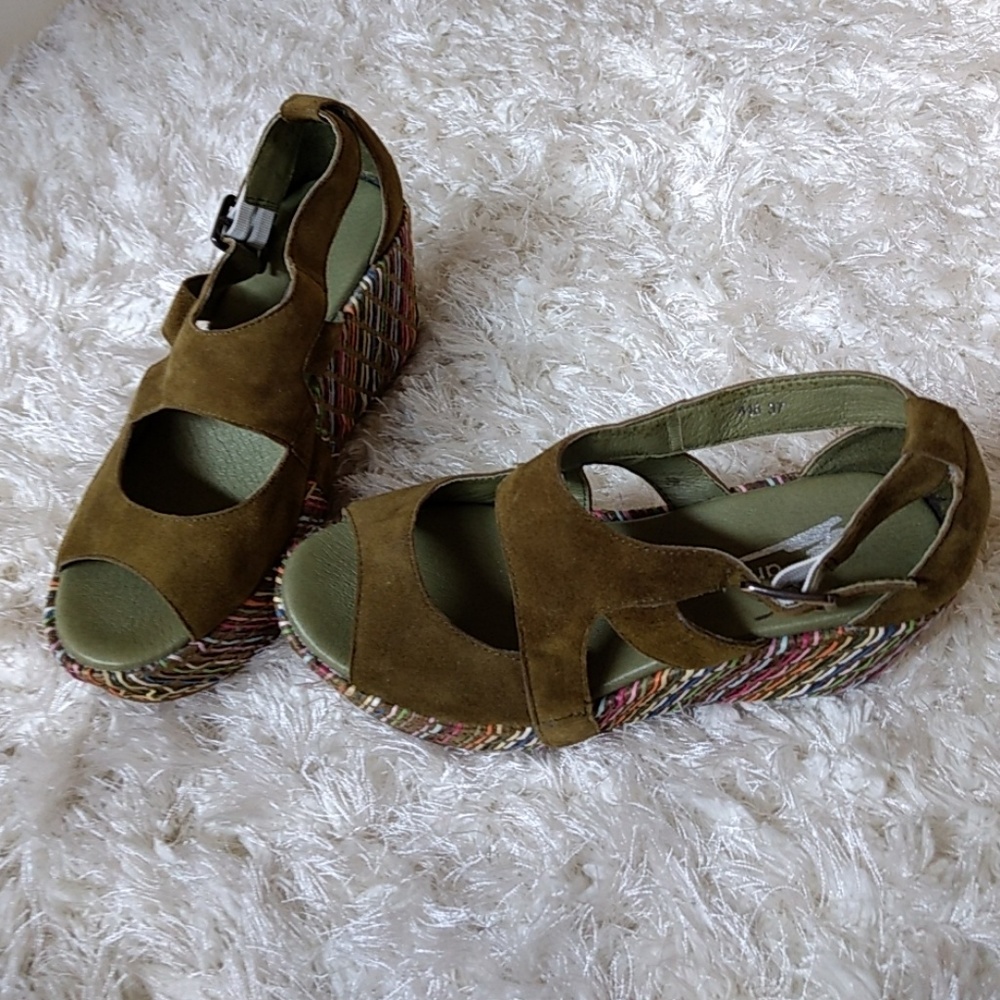 Green Antelope platform heels